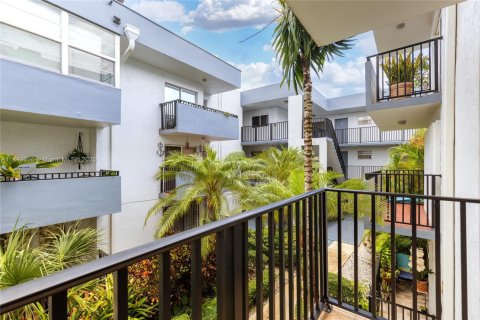 Condo in Miami, Florida, 1 bedroom  № 1836344 - photo 10