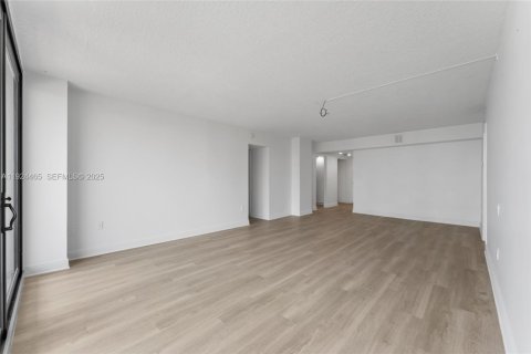 Купить кондоминиум в Авентура, Флорида 2 спальни, № 1983717 - фото 6