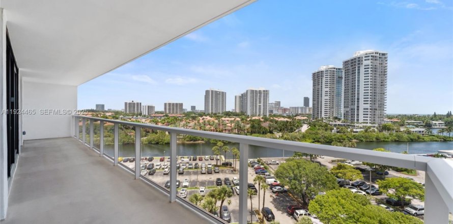 Кондоминиум с 2 спальнями в Авентура, Флорида № 1983717