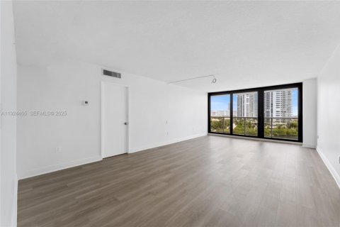 Купить кондоминиум в Авентура, Флорида 2 спальни, № 1983717 - фото 4