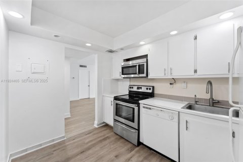 Купить кондоминиум в Авентура, Флорида 2 спальни, № 1983717 - фото 2