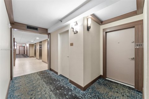 Купить кондоминиум в Авентура, Флорида 2 спальни, № 1983717 - фото 17