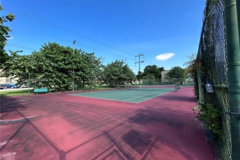 Copropriété à louer à Doral, Floride: 1 chambre, 75.25 m2 № 1945501 - photo 17