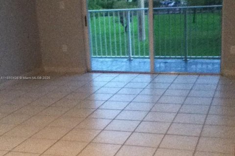 Copropriété à louer à Doral, Floride: 1 chambre, 75.25 m2 № 1945501 - photo 9