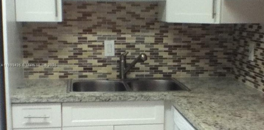 Condo à Doral, Floride, 1 chambre  № 1945501