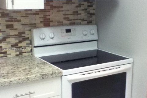 Copropriété à louer à Doral, Floride: 1 chambre, 75.25 m2 № 1945501 - photo 2