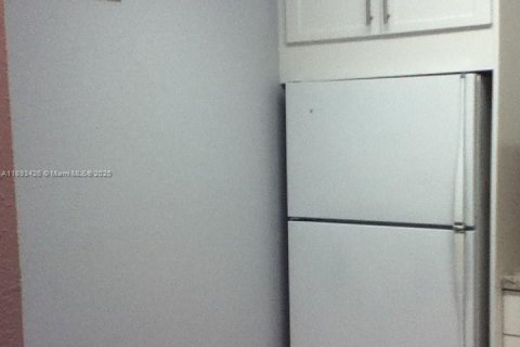 Copropriété à louer à Doral, Floride: 1 chambre, 75.25 m2 № 1945501 - photo 3