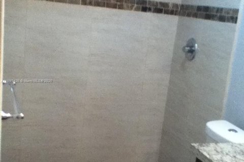 Copropriété à louer à Doral, Floride: 1 chambre, 75.25 m2 № 1945501 - photo 7