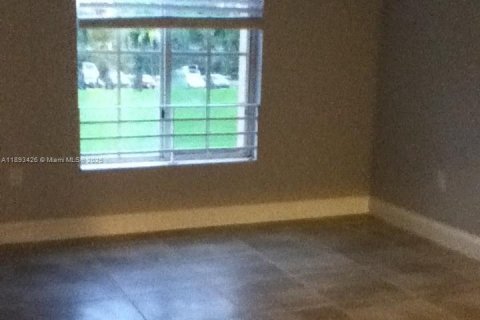 Copropriété à louer à Doral, Floride: 1 chambre, 75.25 m2 № 1945501 - photo 5