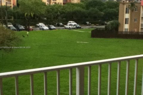 Copropriété à louer à Doral, Floride: 1 chambre, 75.25 m2 № 1945501 - photo 11