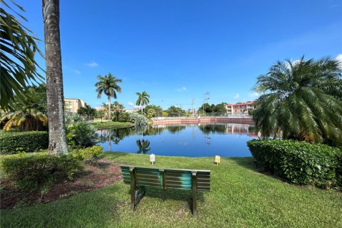 Copropriété à louer à Doral, Floride: 1 chambre, 75.25 m2 № 1945501 - photo 14