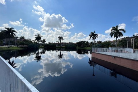 Copropriété à louer à Doral, Floride: 1 chambre, 75.25 m2 № 1945501 - photo 18