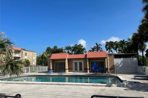 Copropriété à louer à Doral, Floride: 1 chambre, 75.25 m2 № 1945501 - photo 13