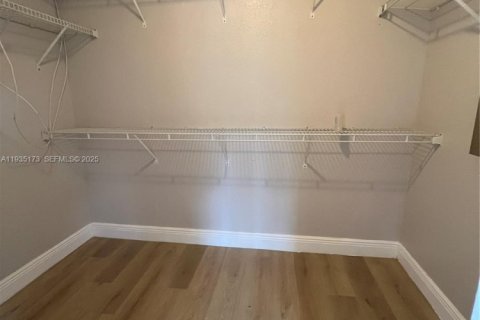 Villa ou maison à louer à Weston, Floride: 3 chambres, 190.17 m2 № 1993322 - photo 11