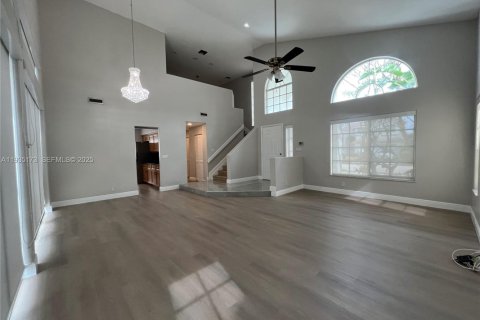 Villa ou maison à louer à Weston, Floride: 3 chambres, 190.17 m2 № 1993322 - photo 4