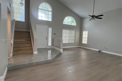 Villa ou maison à louer à Weston, Floride: 3 chambres, 190.17 m2 № 1993322 - photo 3