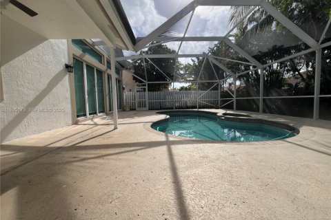 Villa ou maison à louer à Weston, Floride: 3 chambres, 190.17 m2 № 1993322 - photo 16