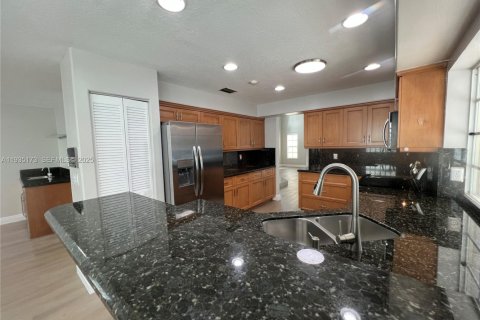 Villa ou maison à louer à Weston, Floride: 3 chambres, 190.17 m2 № 1993322 - photo 13