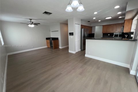 Villa ou maison à louer à Weston, Floride: 3 chambres, 190.17 m2 № 1993322 - photo 14