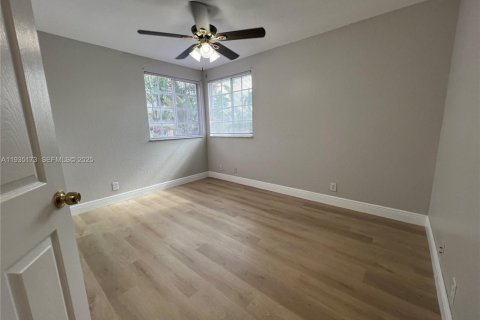 Villa ou maison à louer à Weston, Floride: 3 chambres, 190.17 m2 № 1993322 - photo 7