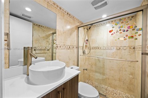 House in Miami, Florida 5 bedrooms, 178.84 sq.m. № 1987375 - photo 15