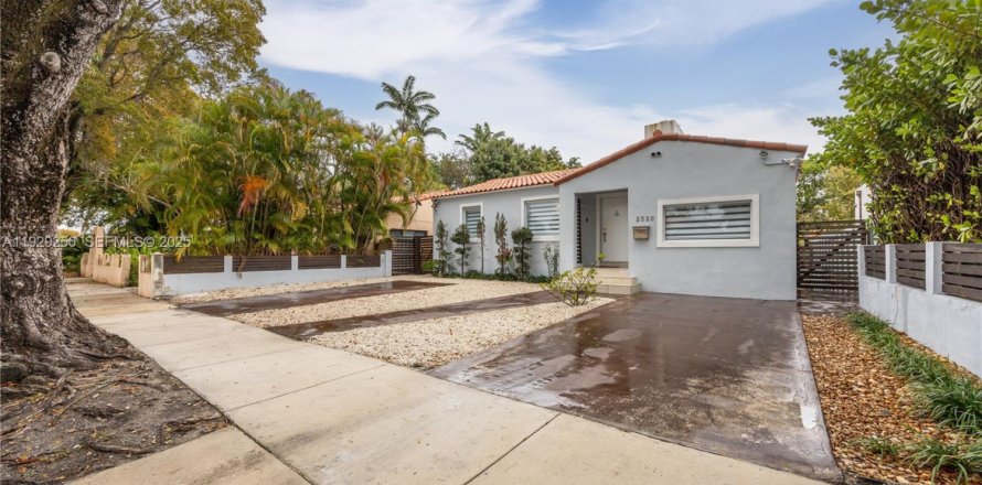 House in Miami, Florida 5 bedrooms, 178.84 sq.m. № 1987375