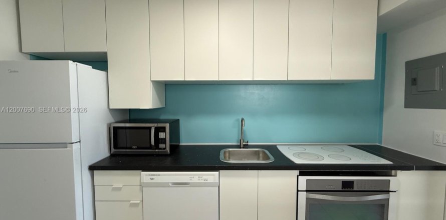 Apartment in Miami Beach, Florida 1 bedroom, 73.02 sq.m. № 2076567