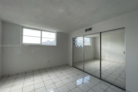 Apartment in Miami Beach, Florida 1 bedroom, 73.02 sq.m. № 2076567 - photo 6