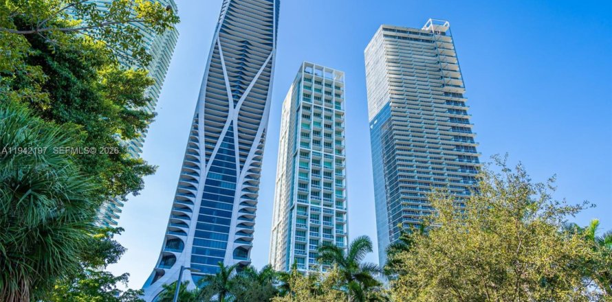 Кондоминиум с 3 спальнями в Майами, Флорида № 2002677