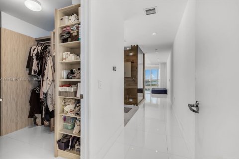 Снять в аренду кондоминиум в Майами, Флорида 3 спальни, 193.33м2, № 2002677 - фото 17