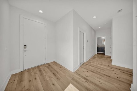 Townhouse in Tampa, Florida 4 bedrooms, 287.81 sq.m. № 1825065 - photo 5