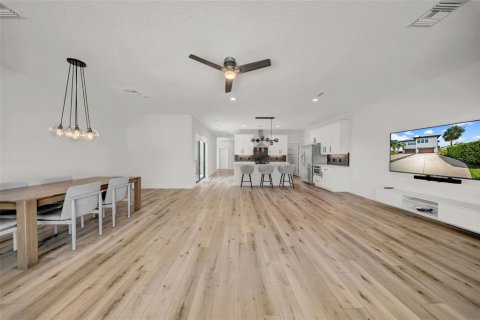 Townhouse in Tampa, Florida 4 bedrooms, 287.81 sq.m. № 1825065 - photo 21
