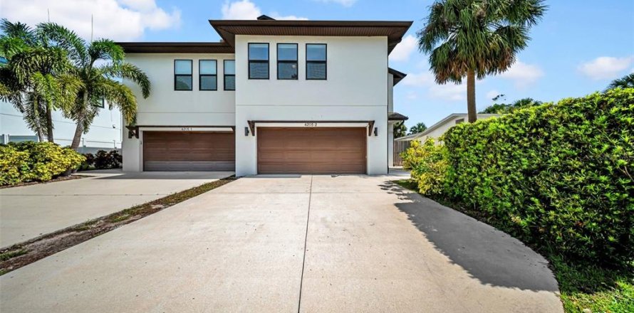 Townhouse in Tampa, Florida 4 bedrooms, 287.81 sq.m. № 1825065