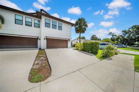 Townhouse in Tampa, Florida 4 bedrooms, 287.81 sq.m. № 1825065 - photo 2