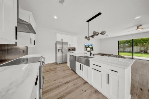 Townhouse in Tampa, Florida 4 bedrooms, 287.81 sq.m. № 1825065 - photo 10