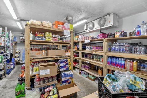 Купить коммерческую недвижимость в Майами, Флорида № 2082514 - фото 21