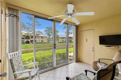 Condominio en venta en Greenacres, Florida, 2 dormitorios, 86.86 m2 № 1958780 - foto 2