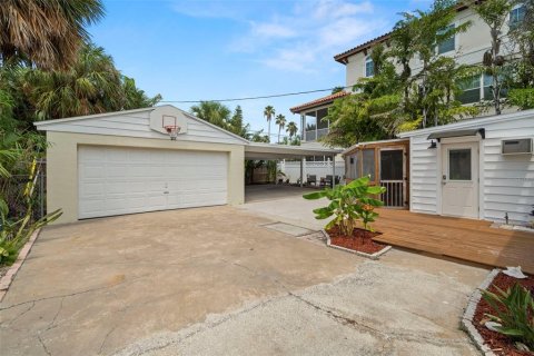 House in Clearwater, Florida 2 bedrooms, 85.19 sq.m. № 1909251 - photo 6