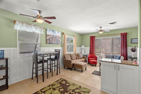 House in Clearwater, Florida 2 bedrooms, 85.19 sq.m. № 1909251 - photo 25