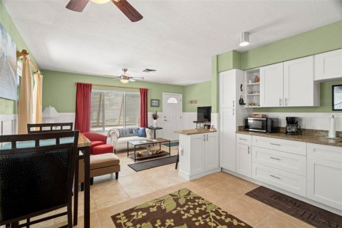 House in Clearwater, Florida 2 bedrooms, 85.19 sq.m. № 1909251 - photo 26