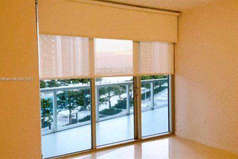 Condo in Miami, Florida, 1 bedroom  № 1956898 - photo 15