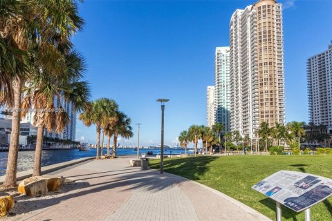 Condo in Miami, Florida, 1 bedroom  № 1956898 - photo 24