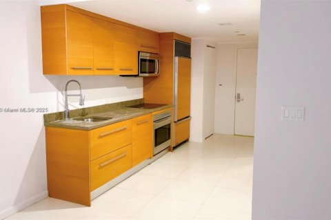 Condo in Miami, Florida, 1 bedroom  № 1956898 - photo 7