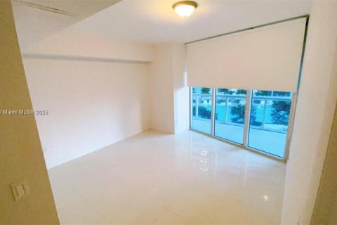 Condo in Miami, Florida, 1 bedroom  № 1956898 - photo 12