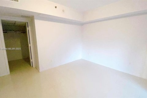 Condo in Miami, Florida, 1 bedroom  № 1956898 - photo 14