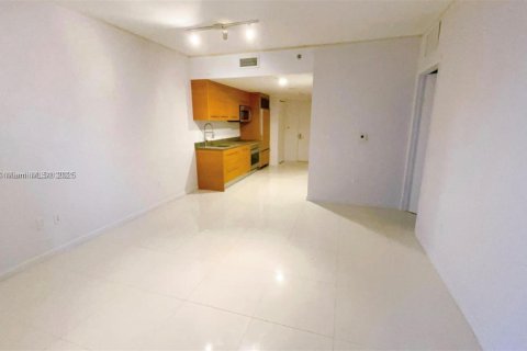 Condo in Miami, Florida, 1 bedroom  № 1956898 - photo 8