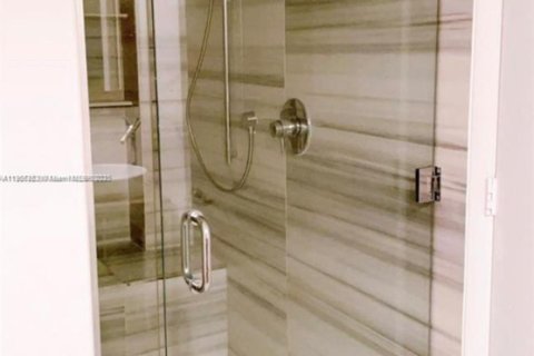 Condo in Miami, Florida, 1 bedroom  № 1956898 - photo 10