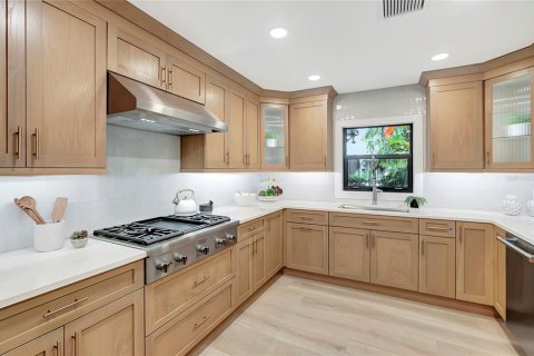 Casa en venta en Tampa, Florida, 4 dormitorios, 209.68 m2 № 1902222 - foto 20