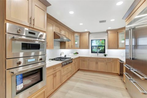 Casa en venta en Tampa, Florida, 4 dormitorios, 209.68 m2 № 1902222 - foto 19