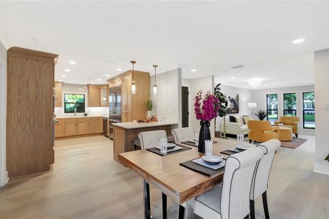 Casa en venta en Tampa, Florida, 4 dormitorios, 209.68 m2 № 1902222 - foto 13